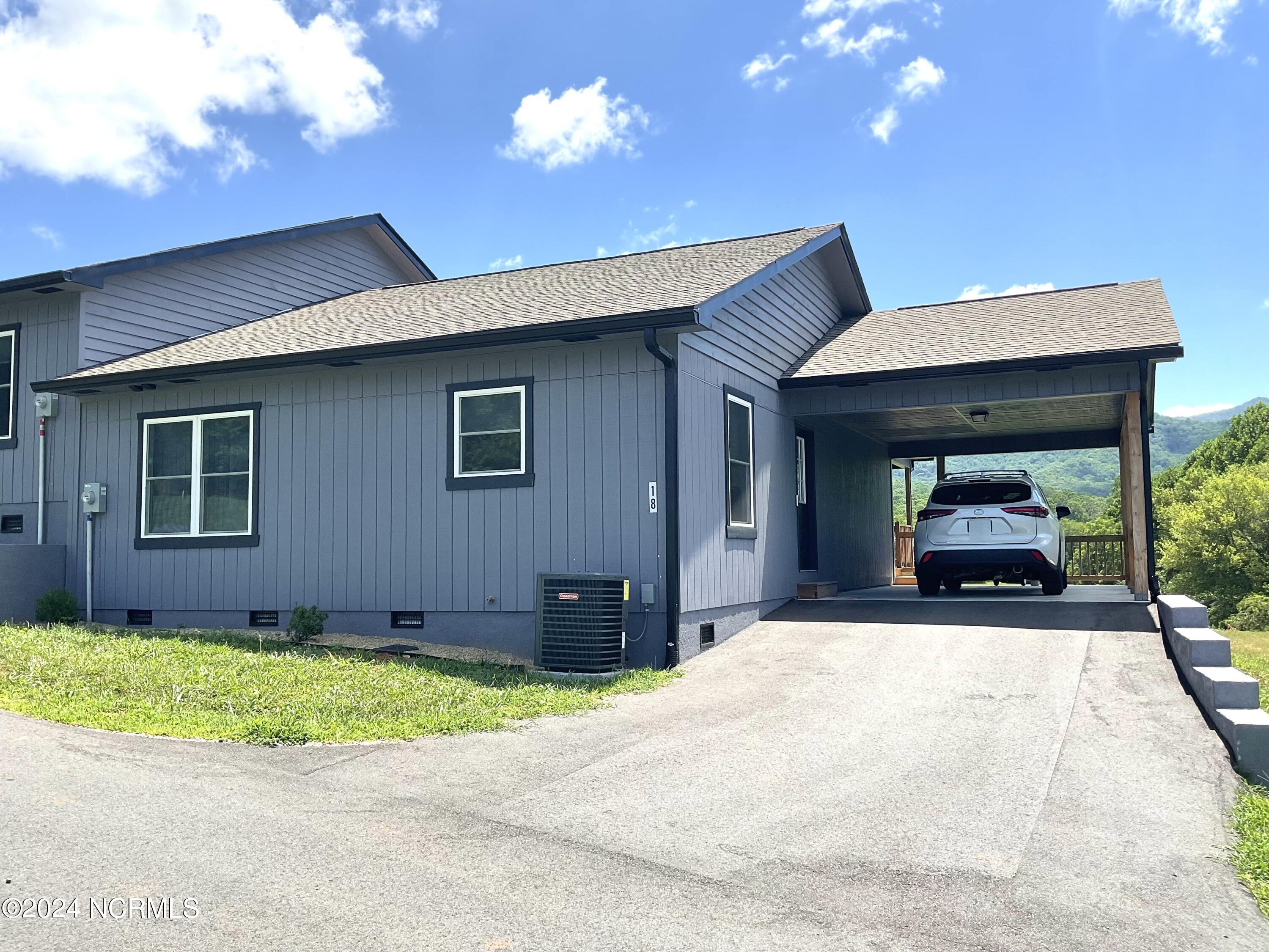 Diamond Ave, Franklin, NC 28734