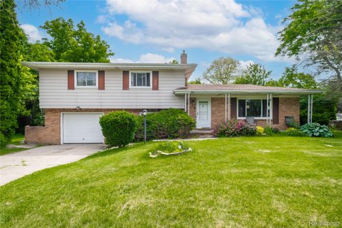 6395 Tanglewood Ln, Grand Blanc, MI, 48439-9714 | Card Image