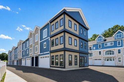2-2 Franklin St, Medway, MA, 02053-1676 | Card Image