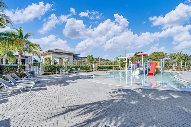 10380 Nw 88 Th Ter, Townhouse with 4 bedrooms, 3 bathrooms and null parking in Doral FL | Image 40