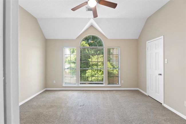 Huge bedroom (up) | Image 13