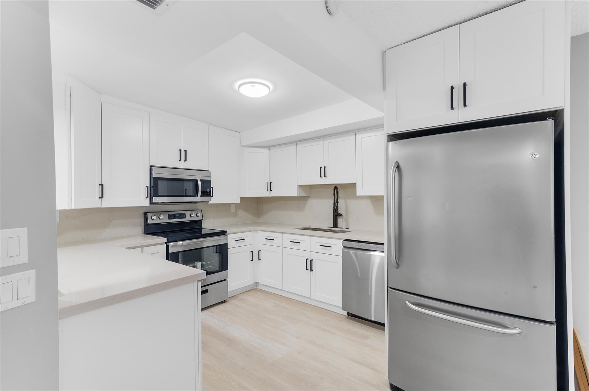 39th Ave, Lauderdale Lakes, FL 33309