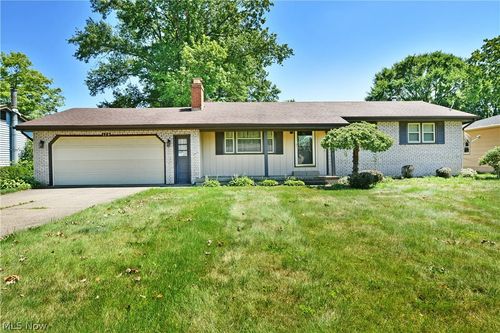 179 E Circle View Dr, New Middletown, OH, 44442 | Card Image