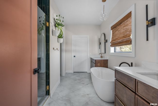 24024 185 Th St, House other with 4 bedrooms, 4 bathrooms and null parking in Bettendorf IA | Image 20