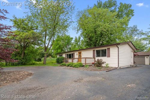 20558 Meridian Rd, Grosse Ile, MI, 48138-1255 | Card Image
