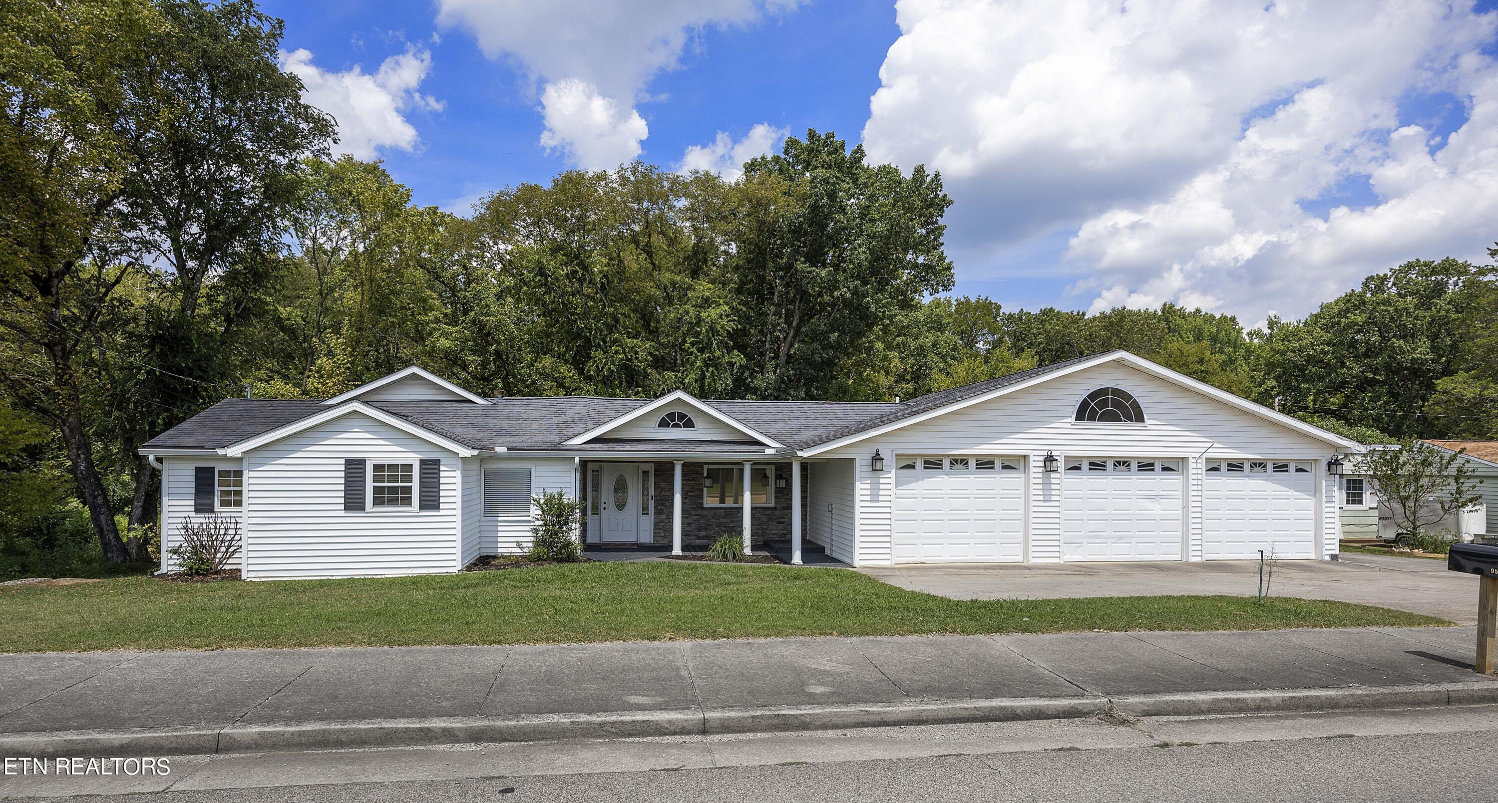 Dutchtown Rd, Knoxville, TN 37923