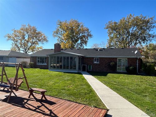 39520 Venetian Dr, Harrison Twp, MI, 48045-5717 | Card Image