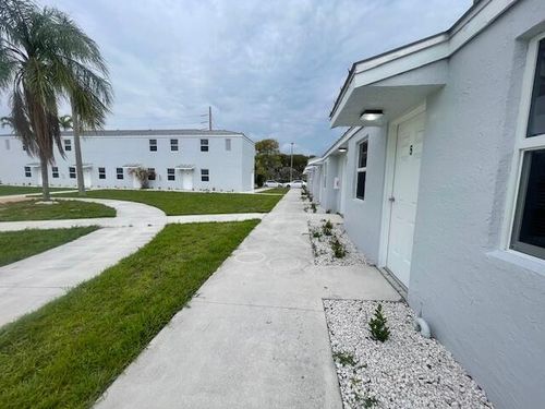 27-4393 Windsor Avenue, West Palm Beach, FL, 33407 | Card Image