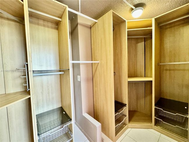 APT-506 - 4330 Hillcrest Dr, Condo with 1 bedrooms, 2 bathrooms and null parking in Hollywood FL | Image 17