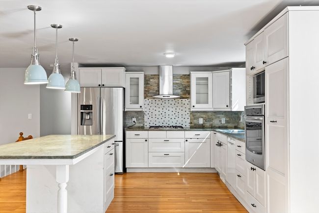 34 Clubhouse Ln, House other with 3 bedrooms, 3 bathrooms and 8 parking in Wayland MA | Image 7