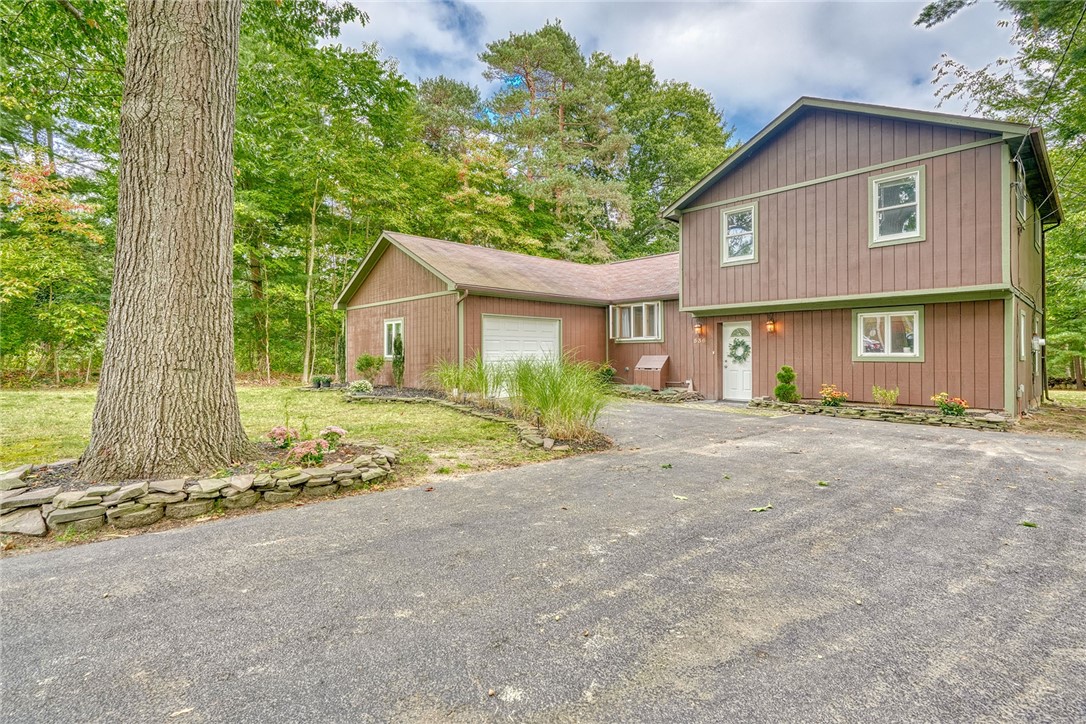 Vosburg Rd, Webster, NY 14580