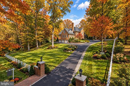 105 Interpromontory Rd, GREAT FALLS, VA, 22066-3218 | Card Image