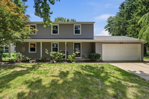 187 Fox Run Dr, Munroe Falls, OH, 44262-1643 | Card Image