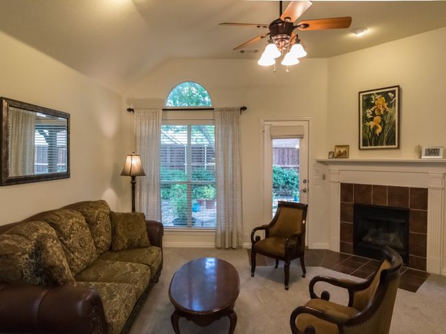 Enjoy the outdoor landscaping all year round from the casual living area. | Image 16