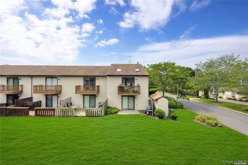 apt-202-100 Daly Blvd, Oceanside, NY, 11572-6002 | Card Image