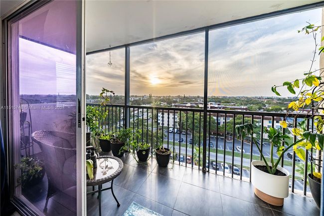 APT-914 - 4174 Inverrary Dr, Condo with 2 bedrooms, 2 bathrooms and null parking in Lauderhill FL | Image 8