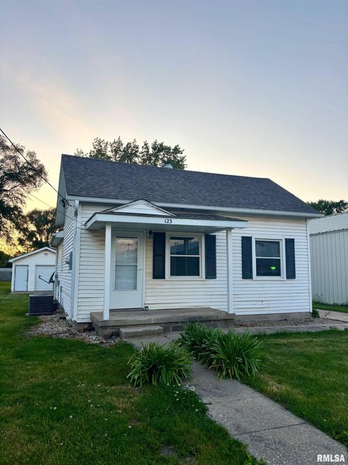 123 N Oak St, Williamsfield, IL, 61489 | Card Image