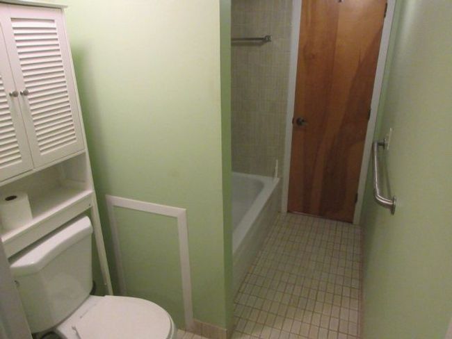 18447 University Park Dr, Condo with 2 bedrooms, 1 bathrooms and null parking in Livonia MI | Image 19