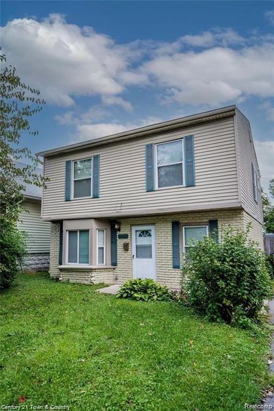 23060 Berdeno Avenue, Home with 3 bedrooms, 1 bathrooms and null parking in Hazel Park MI | Image 1