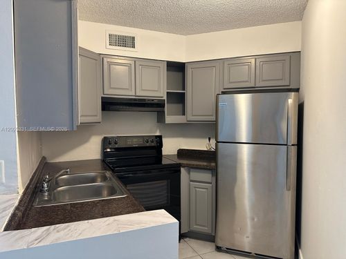113-215 Lake Pointe Dr, Oakland Park, FL, 33309-3590 | Card Image