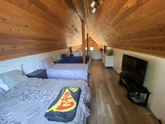 Upstairs bedroom | Image 12
