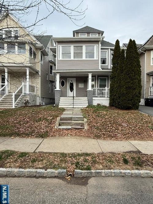 42 Willow St, Glen Ridge, NJ, 07028-1020 | Card Image