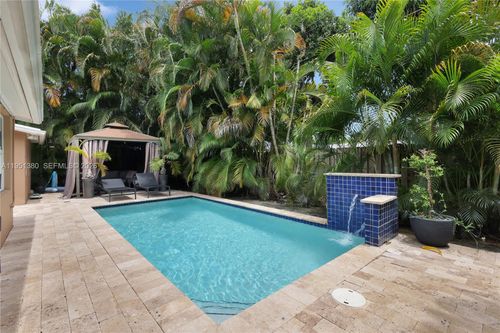 424 Ne 27th Dr, Wilton Manors, FL, 33334-2028 | Card Image
