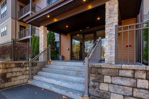 unit-206-150 Us Highway 1 Byp, Portsmouth, NH, 03801-6091 | Card Image