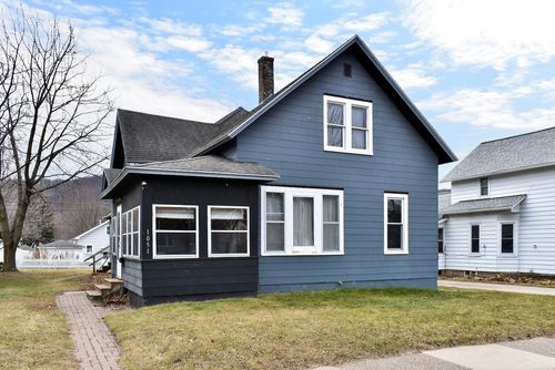 1051 W King St, Winona, MN, 55987-2667 | Card Image