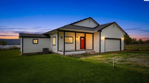 129601 W Swain Rd., Prosser, WA, 99350 | Card Image
