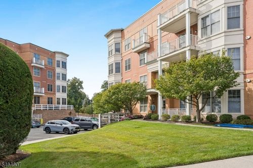 3109 Pointe Gate Dr, Livingston, NJ, 07039-1732 | Card Image