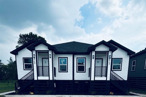 b-5214 Rue St, Houston, TX, 77033-4216 | Card Image