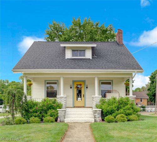 517 W Main St, Malvern, OH, 44644-9484 | Card Image