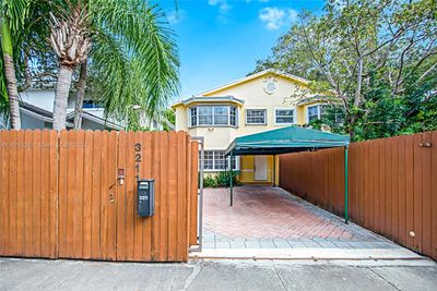 A - 3211 Matilda St, Townhouse with 3 bedrooms, 2 bathrooms and null parking in Coconut Grove FL | Image 1