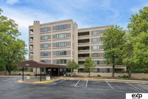 1b4-770 N 93rd Street, Omaha, NE, 68114 | Card Image