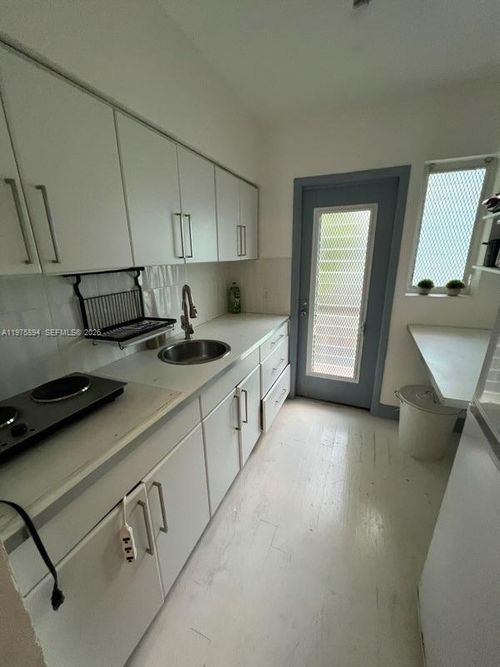 12b-761 Euclid Ave, Miami Beach, FL, 33139-6112 | Card Image