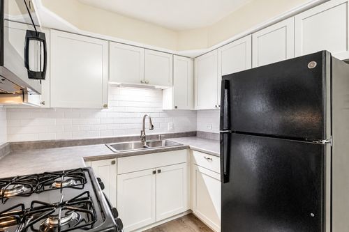 3w-1039 College Ave, Wheaton, IL, 60187-5768 | Card Image