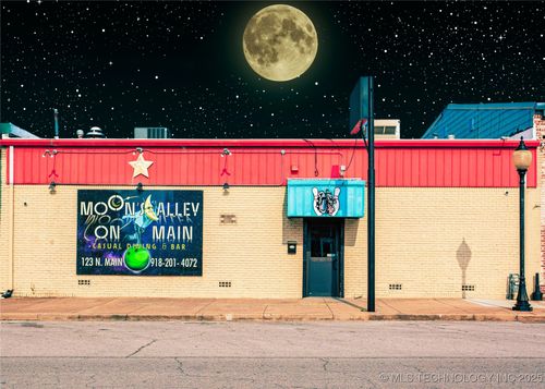 123 N Main St, Wagoner, OK, 74467-4425 | Card Image