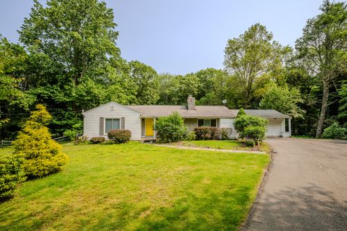 11 Walker Ln, Woodbridge, CT, 06525-1627 | Card Image