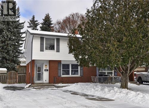 79 Gail St, Cambridge, ON, N1R4M4 | Card Image