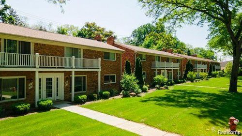 530 S Neff Lane Lane, Grosse Pointe, MI, 48230 | Card Image