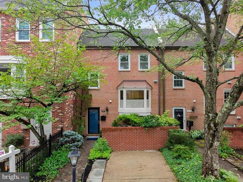 6913 Mclean Park Manor Ct, Mclean, VA, 22101-4324 | Card Image