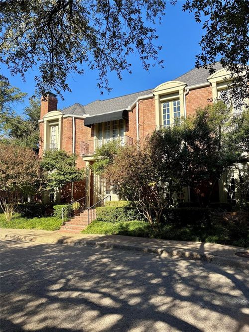 4 Hallshire Ct, Dallas, TX, 75225-1824 | Card Image