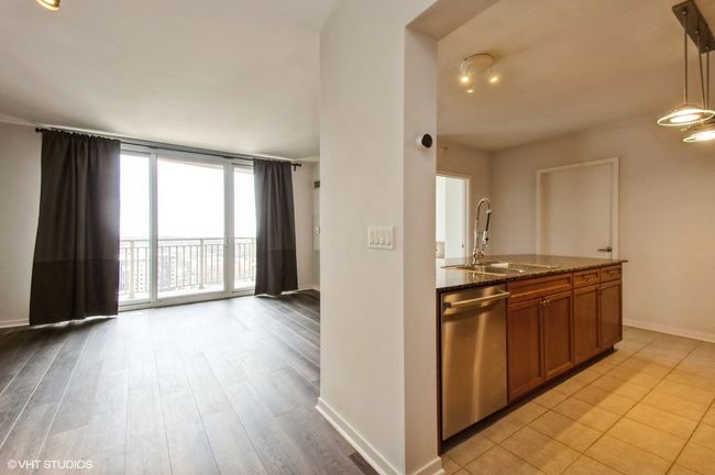 UNIT-1807 - 807 Davis St, Condo with 2 bedrooms, 2 bathrooms and 1 parking in Evanston IL | Image 5