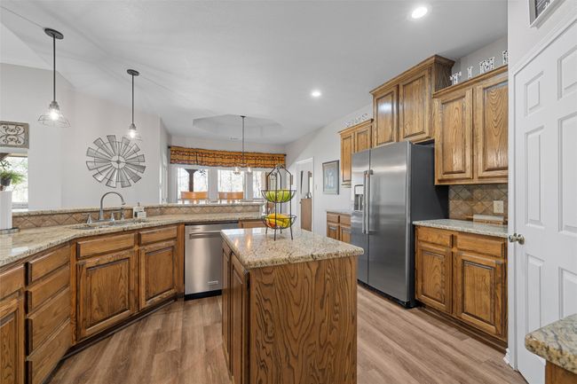 high-end cabinets and appliances | Image 23