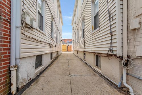 968 E 48th Street, New York, NY, 11203 | Card Image