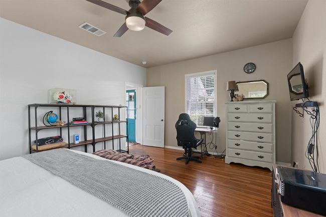 1922 W Lake Dr, House other with 3 bedrooms, 2 bathrooms and 6 parking in Taylor TX | Image 28