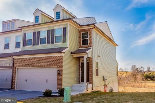 49 Locks Farm Ln, DOWNINGTOWN, PA, 19335-4983 | Card Image