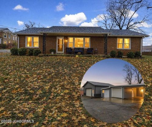 908 Randolph St, Glasgow, MO, 65254-1207 | Card Image