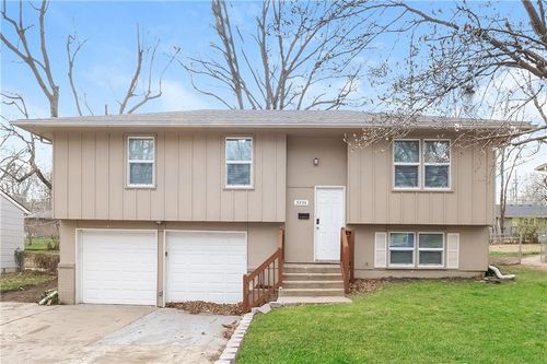 9204 Marsh Ave, Kansas City, MO, 64138-4357 | Card Image